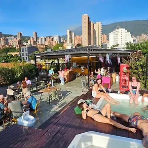 viajero-hostel.colombiamedellinhotels.com/